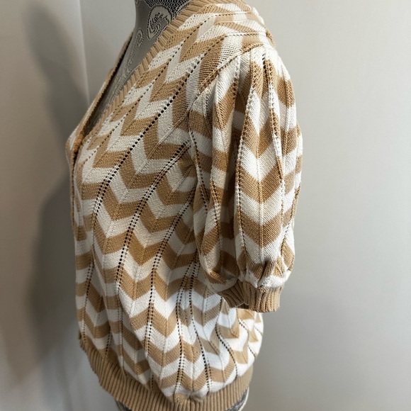 DG2 by Diane Gilman Puff-Sleeve Zig Zag Knit Chevron Cardigan. Tan/ White. Sz: M - Picture 9 of 13